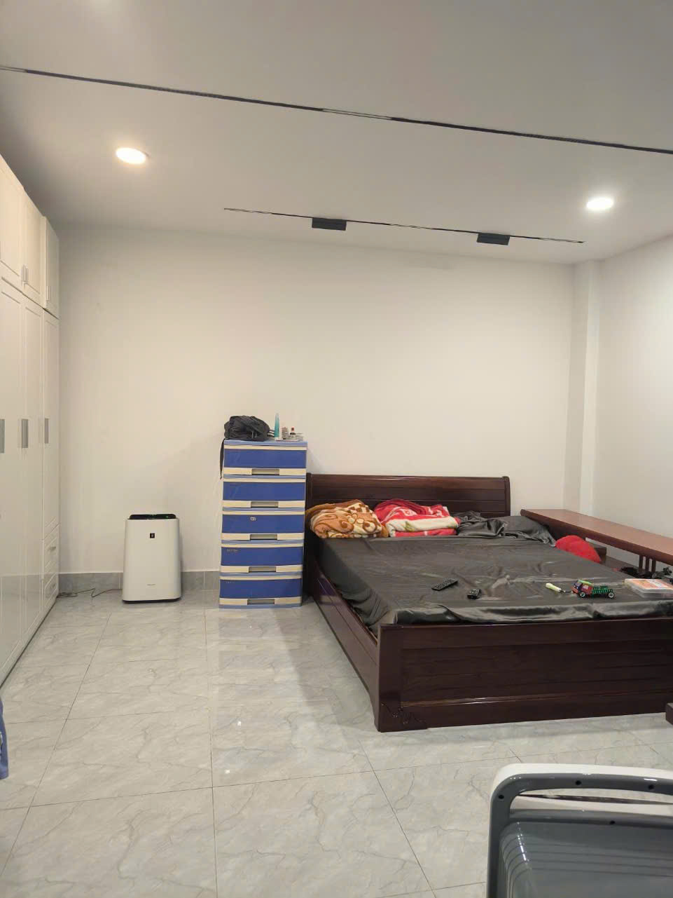 NHà DT 110M2, 4,8x23, Giá: 5,6 tỉ. Hẻm xe hơi lớn sát Vinhome Đường Lê Văn Việt